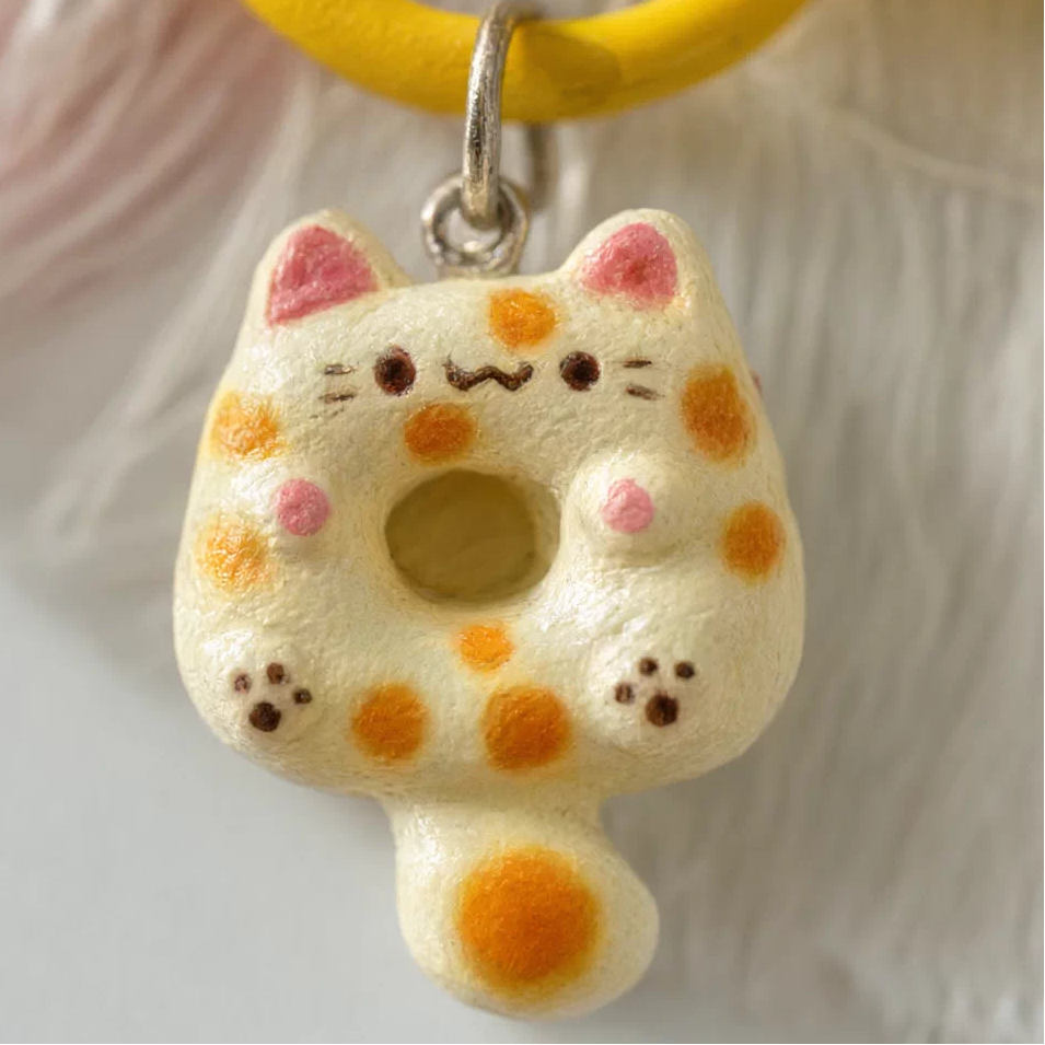 Cute Cartoon Cat Keychain - Kawaii Resin Cat Pendant for Keys, Bags & Earphone Cases
